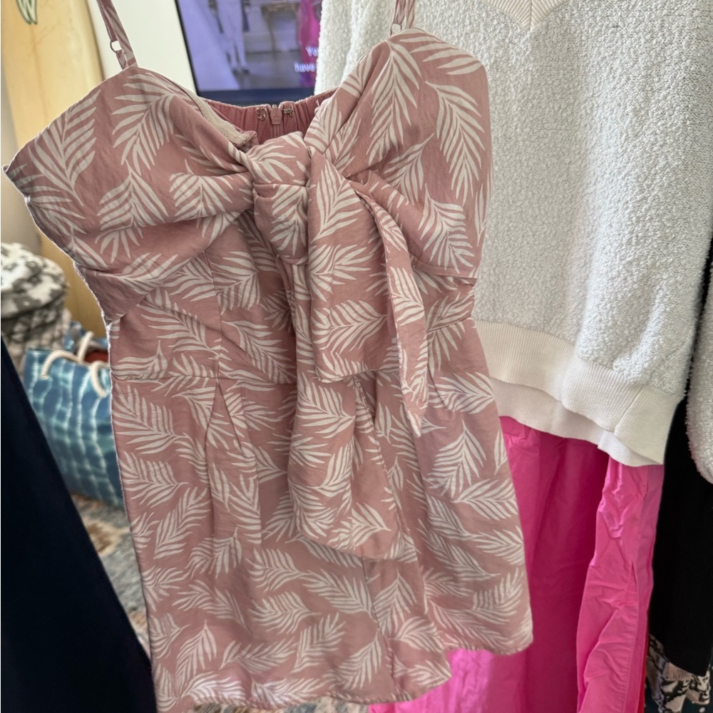 Elegant Leaf Print romper in Soft Pink